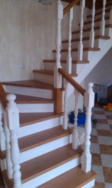 Изготовление лестницы с установкой ( массив сосна, ступени бук ), г. Тверь  ул. Прошина