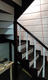 Поворотная лестница на 180 с покраской ._фото_3