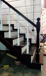 Поворотная лестница на 180 с покраской ._фото_4